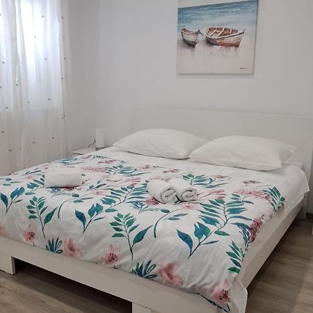 Apartmani Pina 2 Kastela Exterior photo