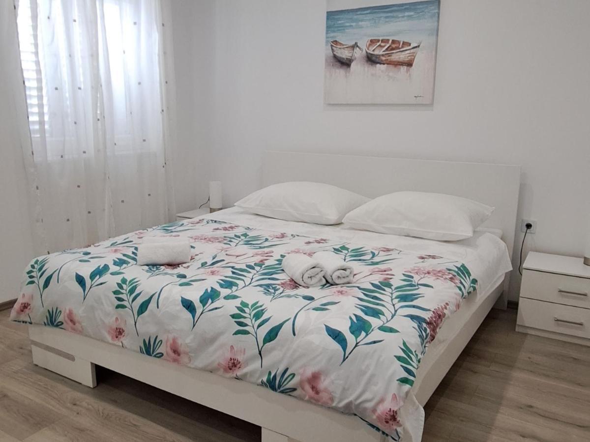 Apartmani Pina 2 Kastela Exterior photo