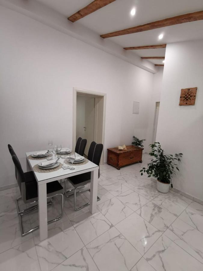 Apartmani Pina 2 Kastela Exterior photo