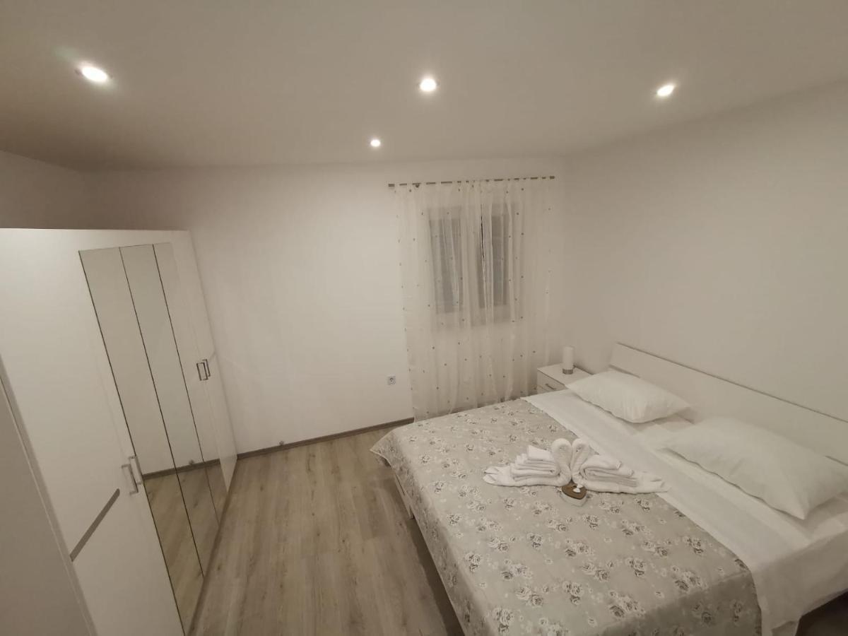 Apartmani Pina 2 Kastela Exterior photo